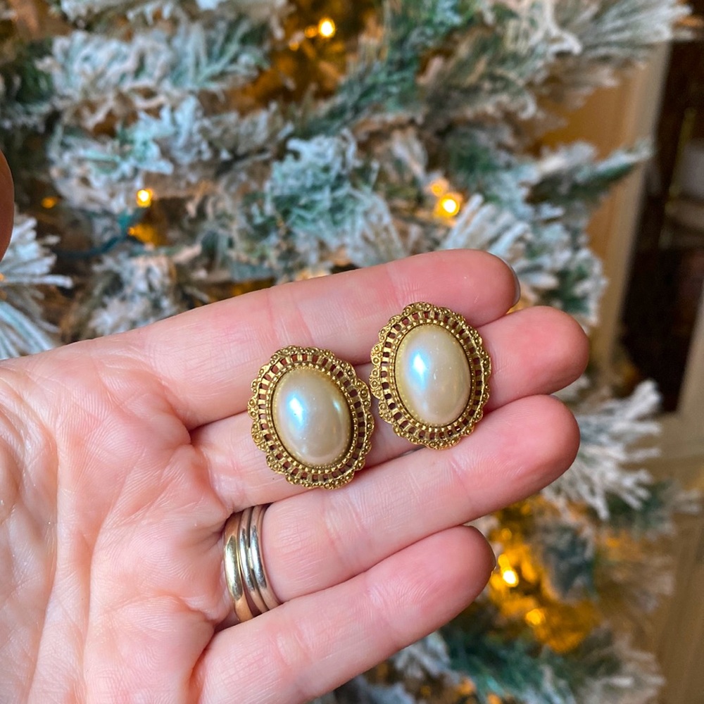 Vintage Style Pearl Earrings Gold